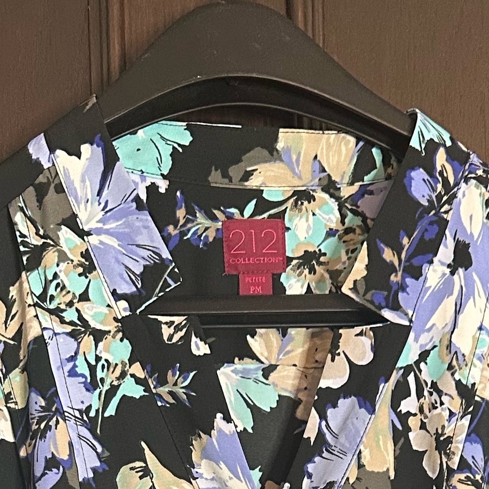 5/$25 😻 212 Collection Floral Women's Top - Black and Blue - Picture 2 of 7